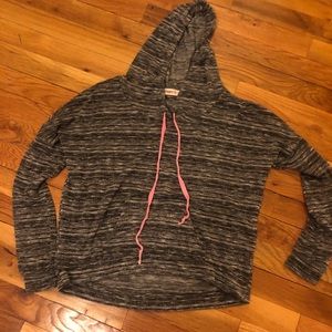 gray hooded sweatshirt